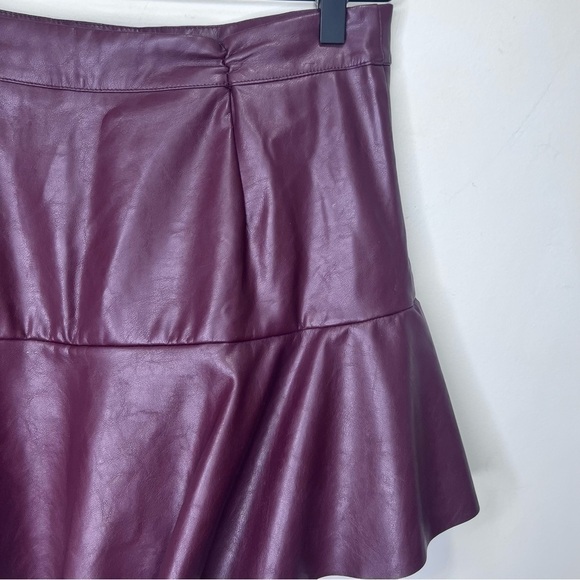 Do + Be Burgundy Faux Leather Skorts Size Medium - Picture 3 of 9
